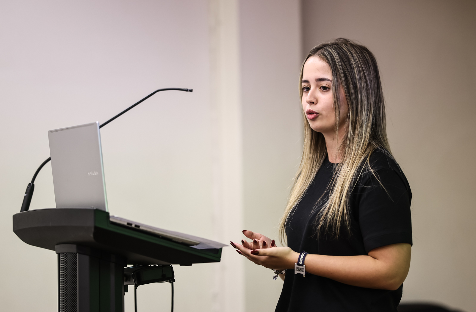 Filipa Veloso Rodrigues presents the ActiveMatrix research.